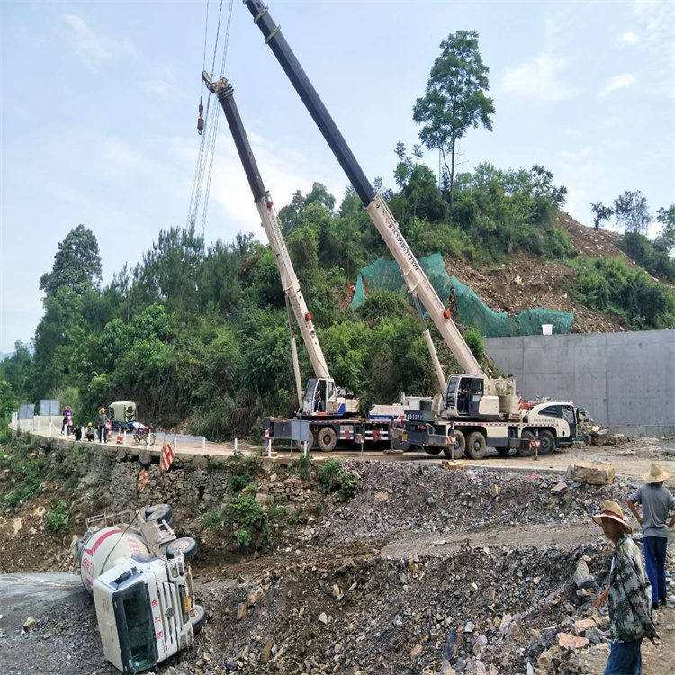 江岸汽车掉沟里叫吊车救援要多少钱