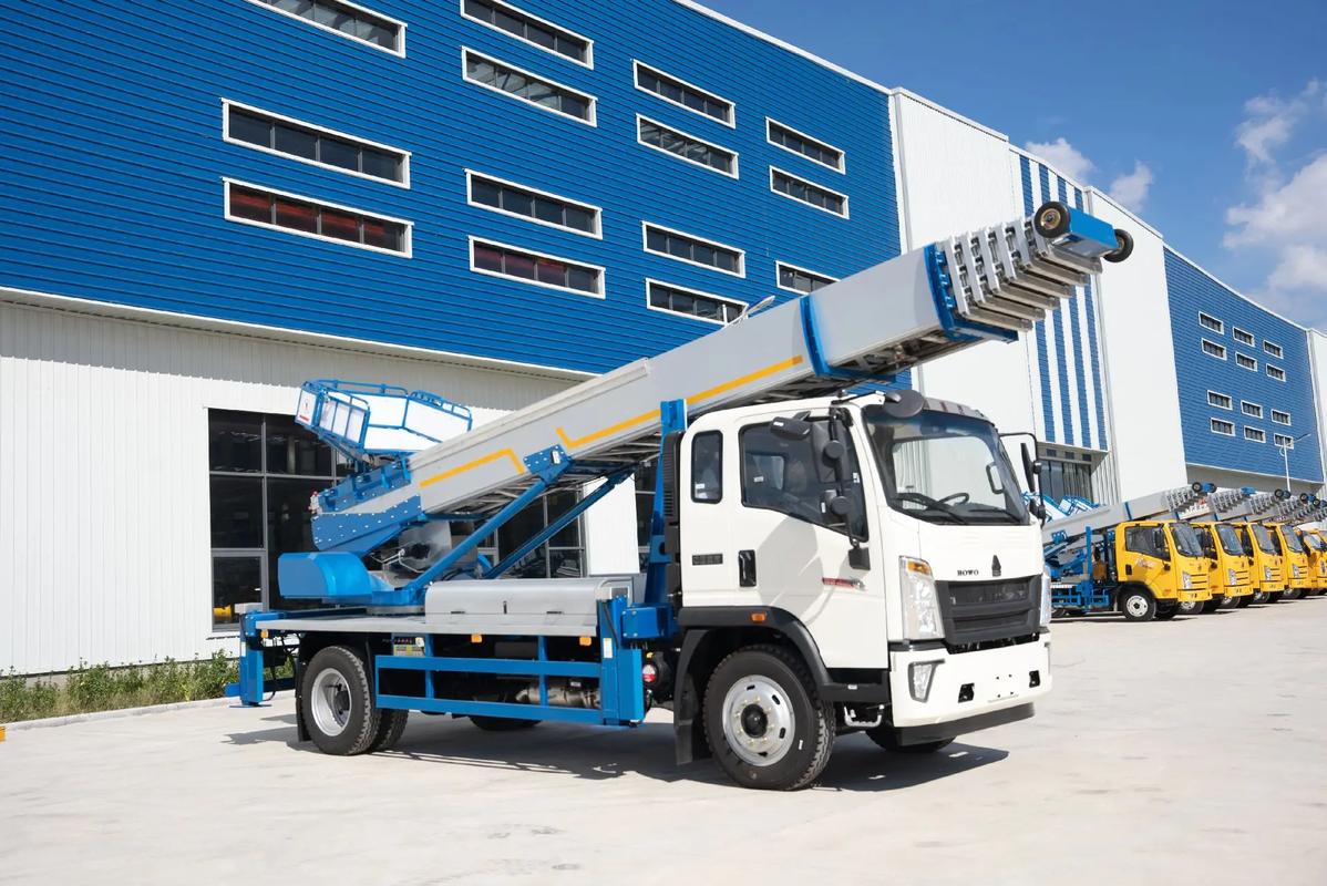 江岸出租云梯车高空作业车 建筑垃圾搬运