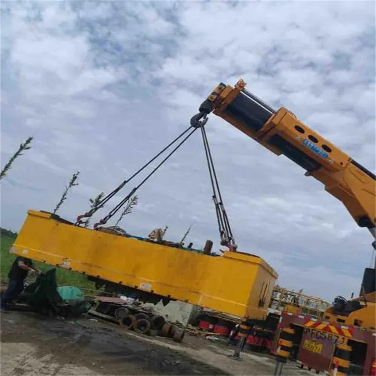 江岸随车吊吊集装箱怎么吊